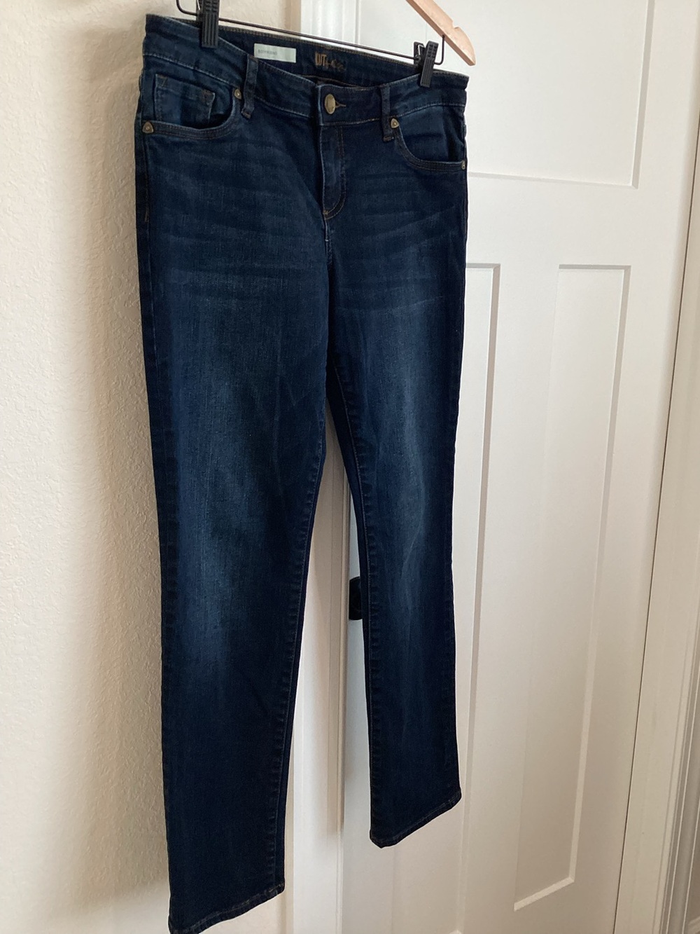 KUT From the Kloth Dark Rinse Straight Leg Boyfriend Jeans Size 8 EUC